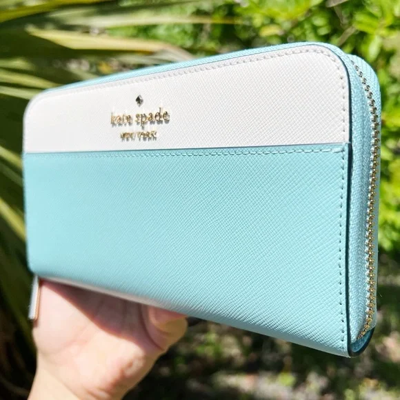 Kate Spade Large Wallet - Picture 2 of 5